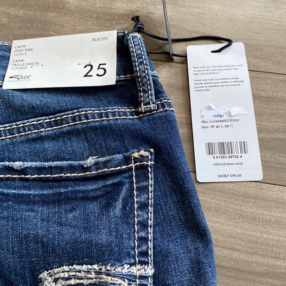 Silver Jeans Avery Capri/High Rose/Curvy - 25x22.5 - Picture 4 of 11